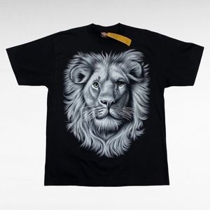 VINTAGE | 1990’s Rock Eagle Black Double Sided Lion King Print Graphic T-Shirt